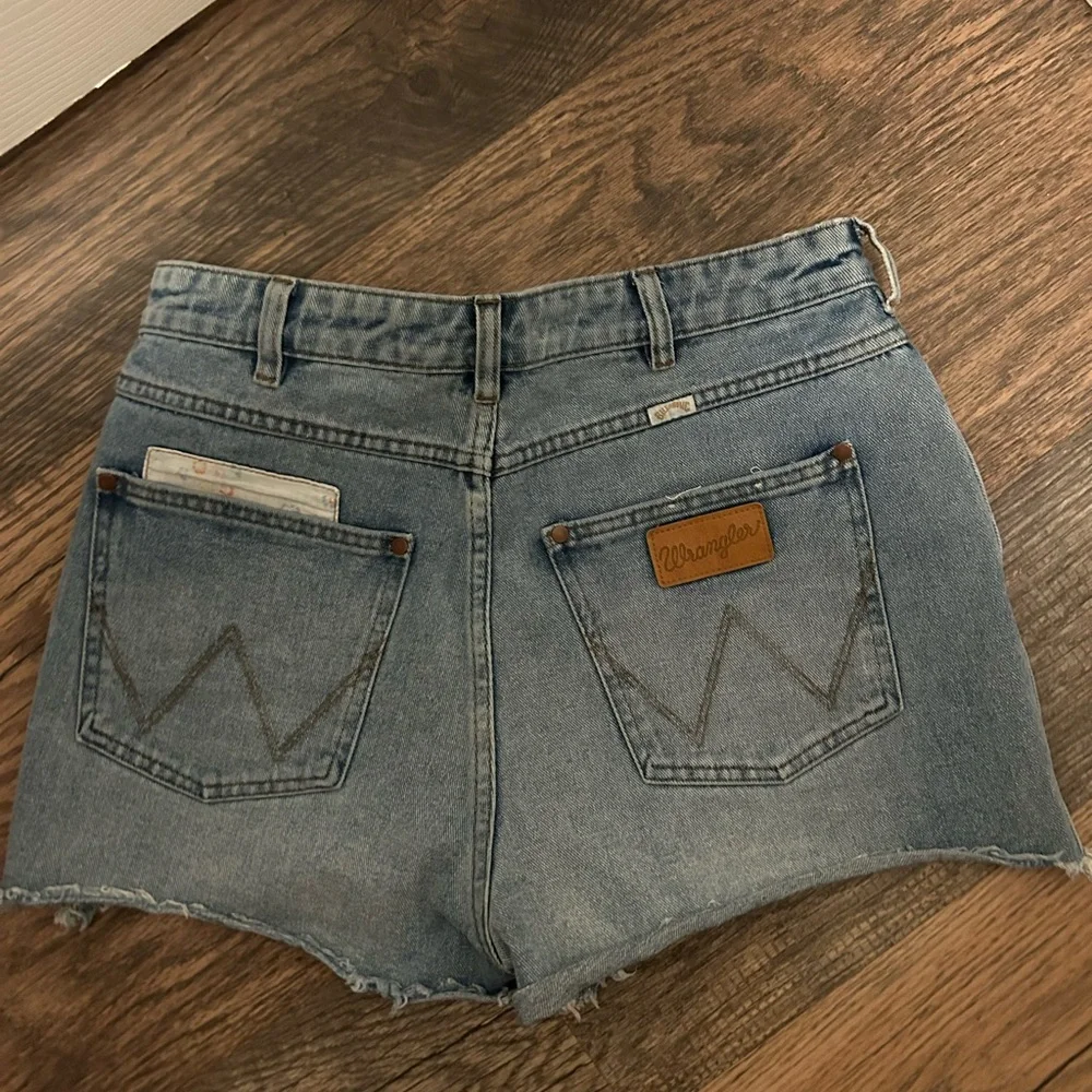 Billabong xWrangler denim shorts with patches - Picture 5 of 7